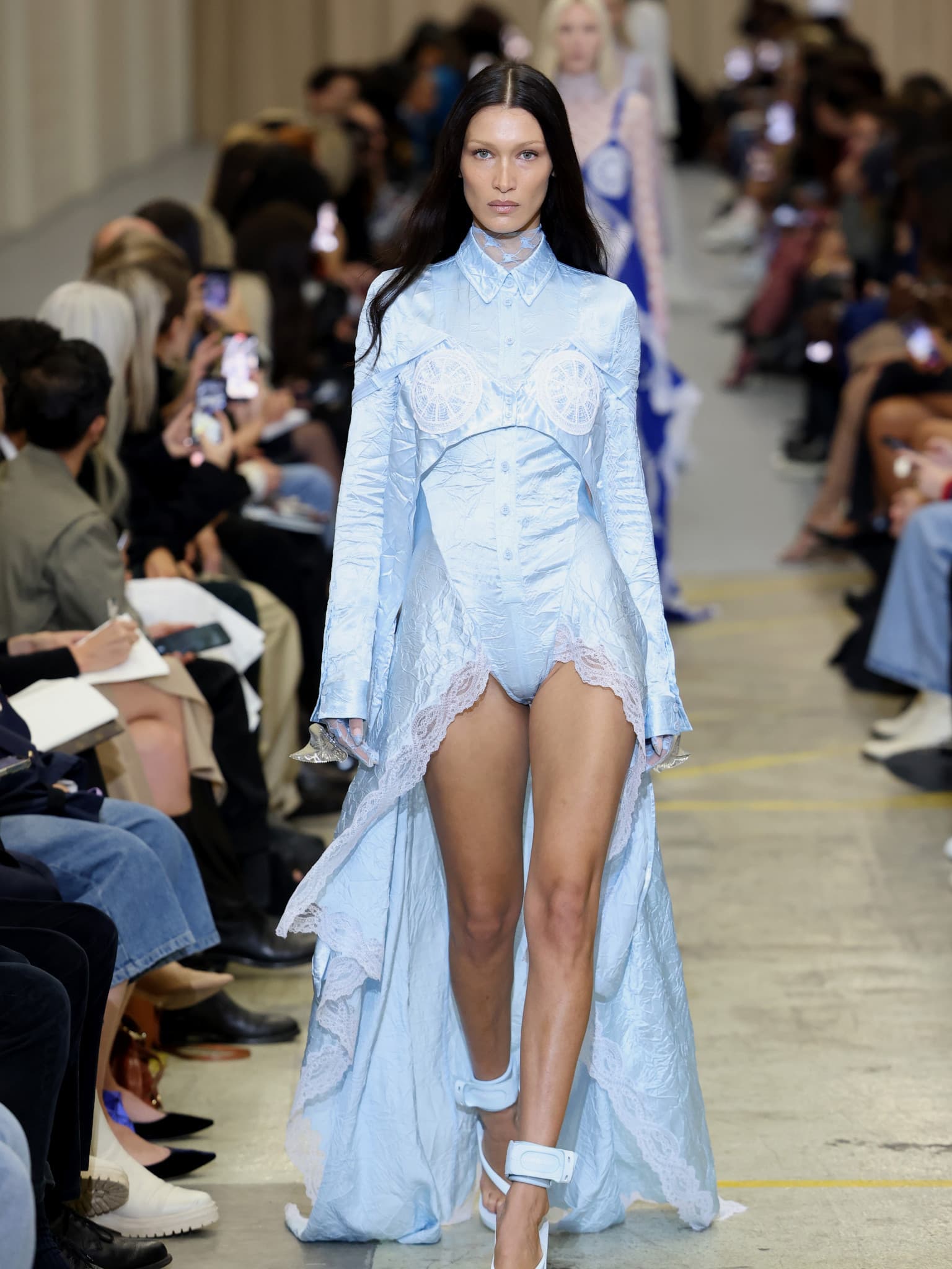 Bella Hadid wehrt sich gegen "Drogen- und Reha-Gerüchte" nach ihrem Rückzug