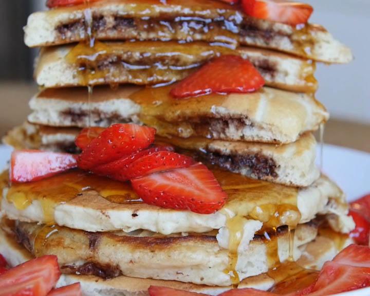 Playboy Lifestyle - Kochen und Genießen Spezial - Warum das Frühstück das wichtige Mahl des Tages ist und wie das mit Nutella-Pfannkuchen auch noch unglaublich lecker sein kann.