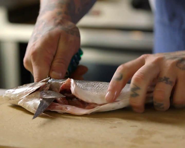 Playboy Lifestyle - Kochen und Genießen Spezial - Fisch-Filet selbst gemacht mit Chef-Koch Jamie Bissonnette