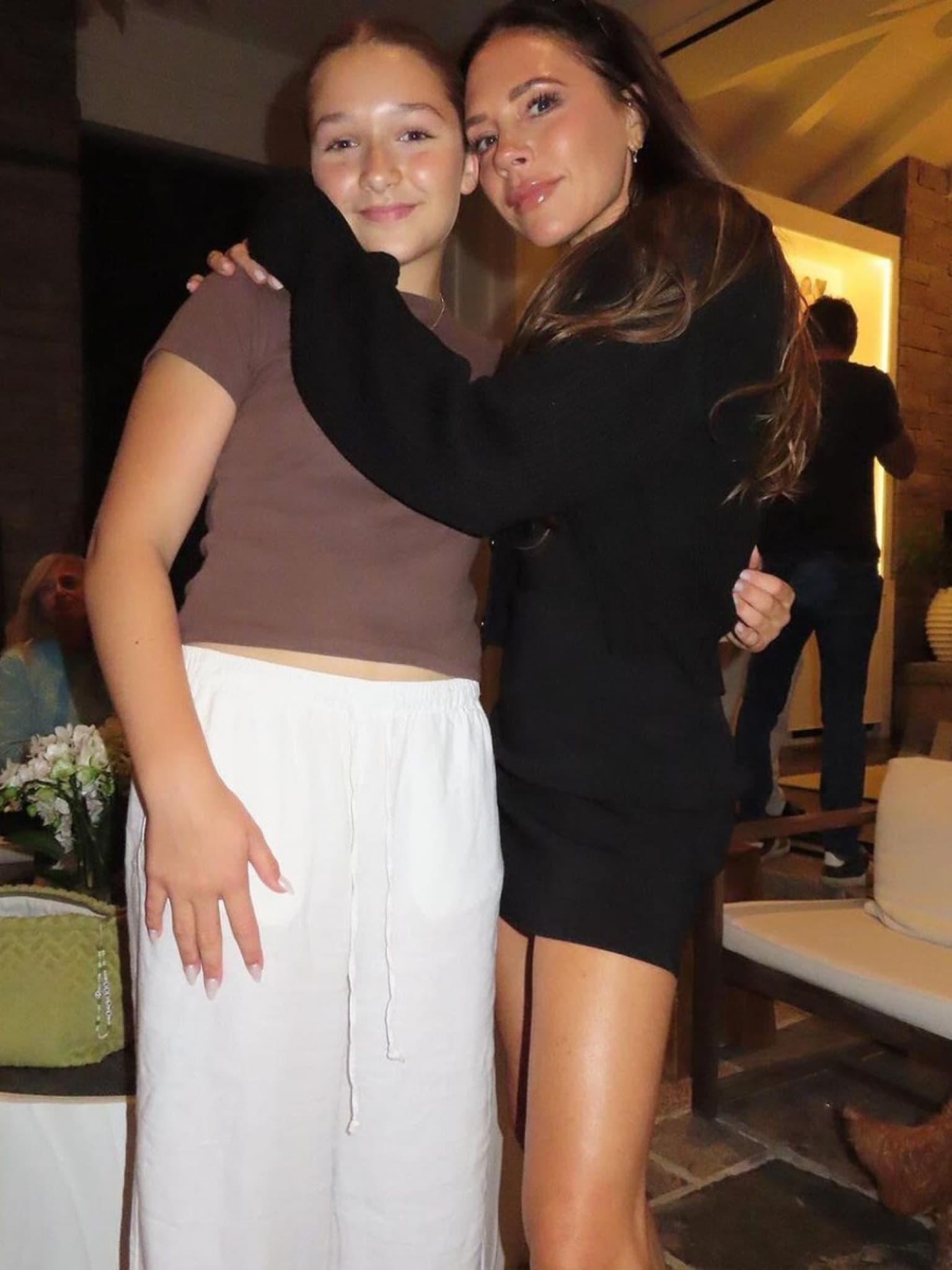 Victoria Beckham möchte, dass sich ihre Tochter Harper für kleine Mädchen einsetzt