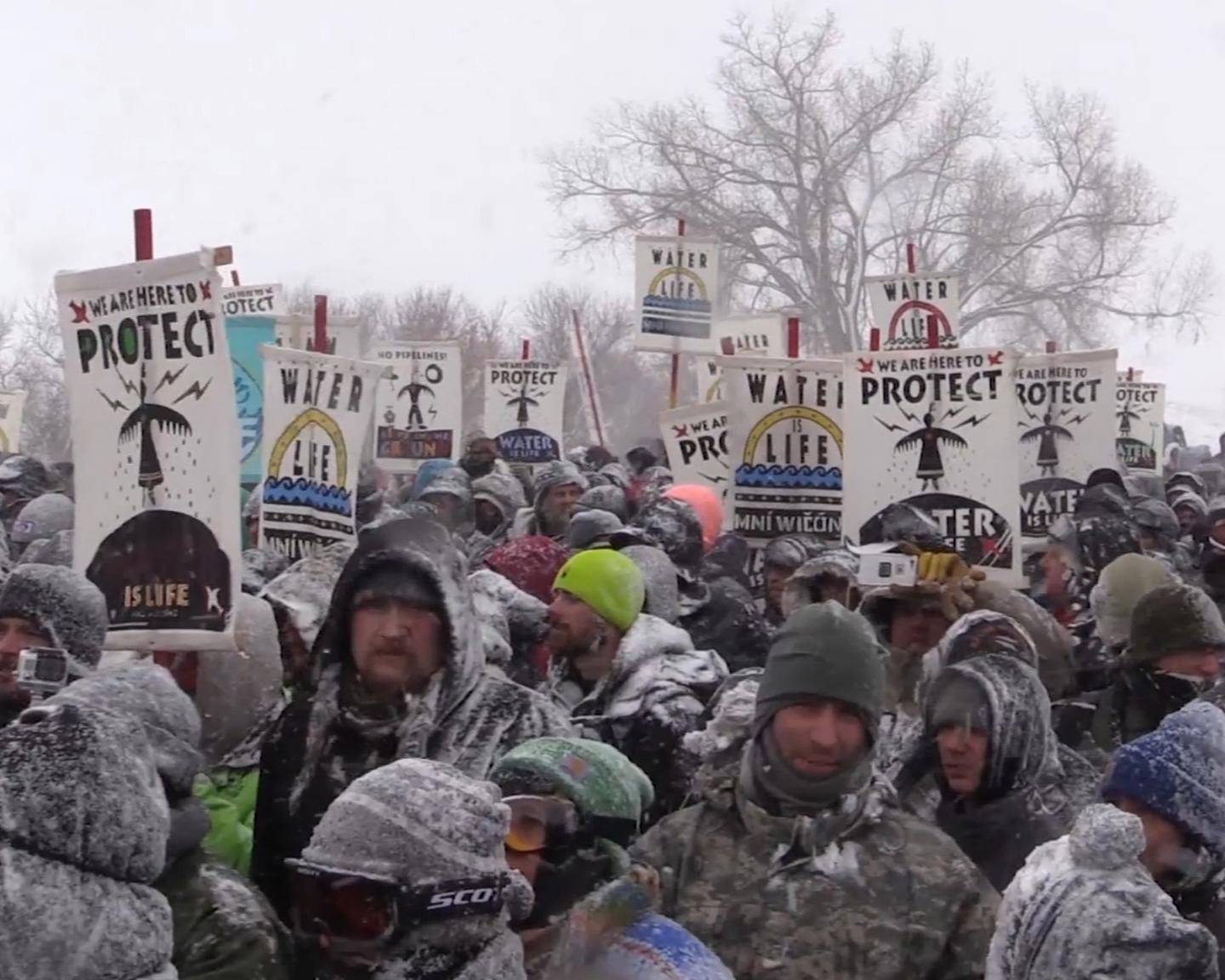 Playboy Lifestyle - World of Playboy - Über 100 Jahre nach dem legendären Sitting Bull wird das indianische Volk in den USA weiterhin unterdrückt, doch der Widerstand gegen die Korruption und Polizeigewalt gegen friedliche Demonstranten bleibt ungebrochen, wie Playboy in dieser Short Doc eindrücklich zeigt.