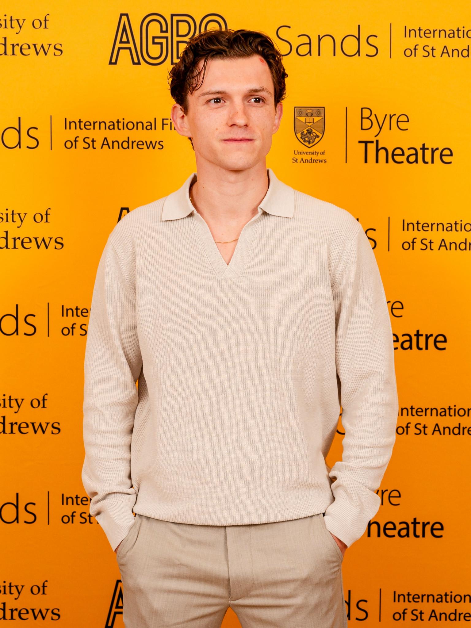 Abstinenter Tom Holland bringt alkoholfreies Bier auf den Markt.