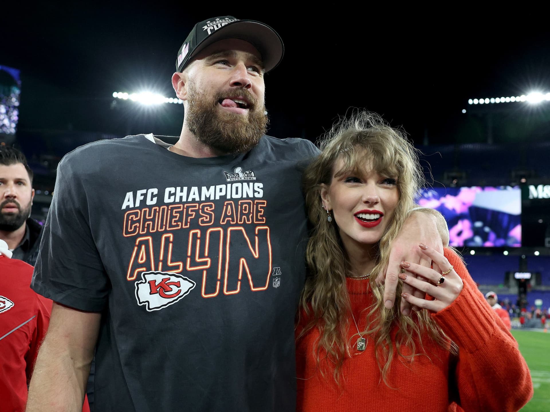 Travis Kelce schwärmt von Taylor Swift als "das Größte und Beste, was...