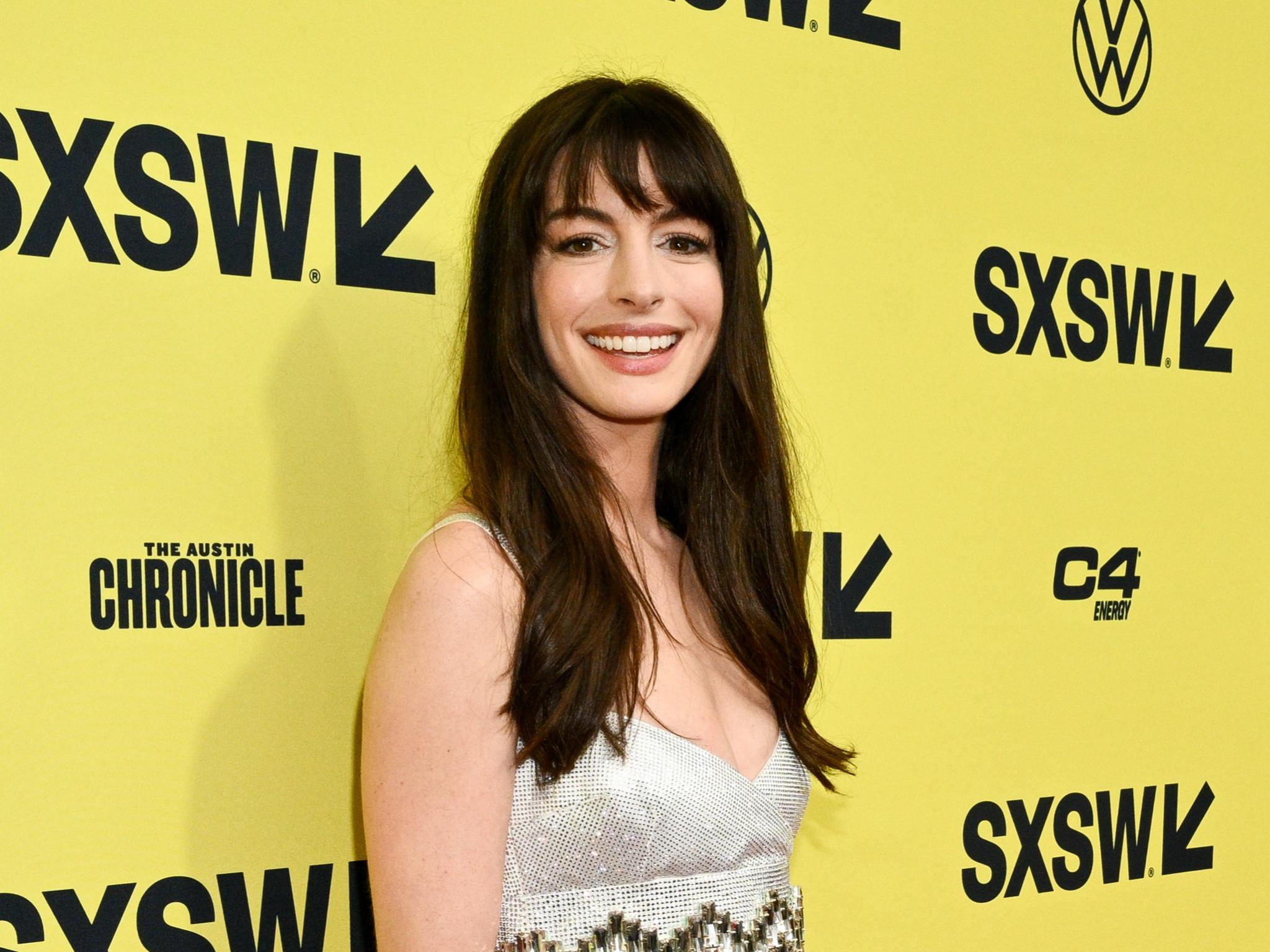 Anne Hathaway besteht darauf, dass sich Fans von 'Der Teufel trägt Prada' „keine Sorgen“ um eine Fortsetzung machen müssen