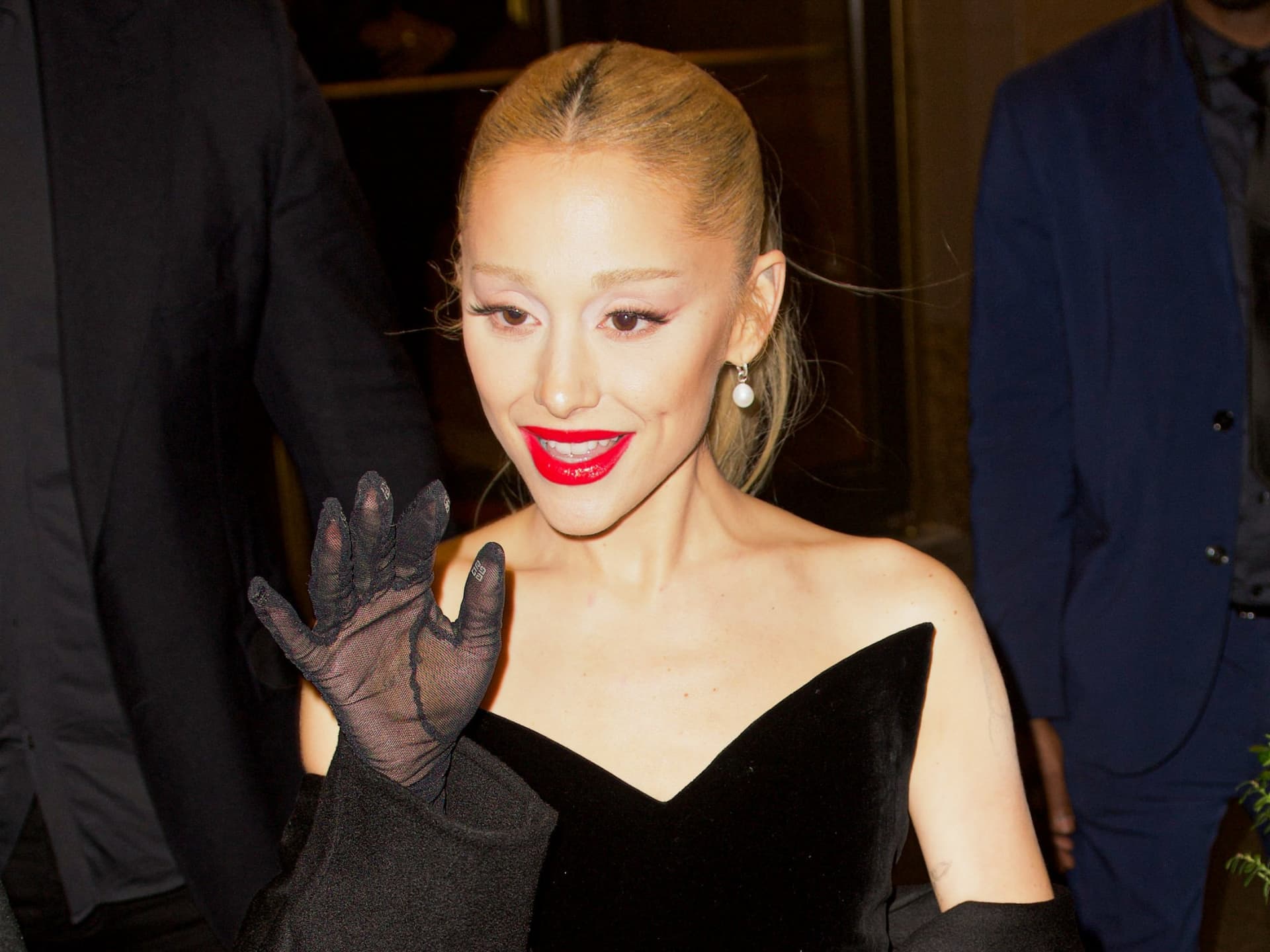 Ariana Grande kündigt ihr mit Spannung erwartetes neues Album an