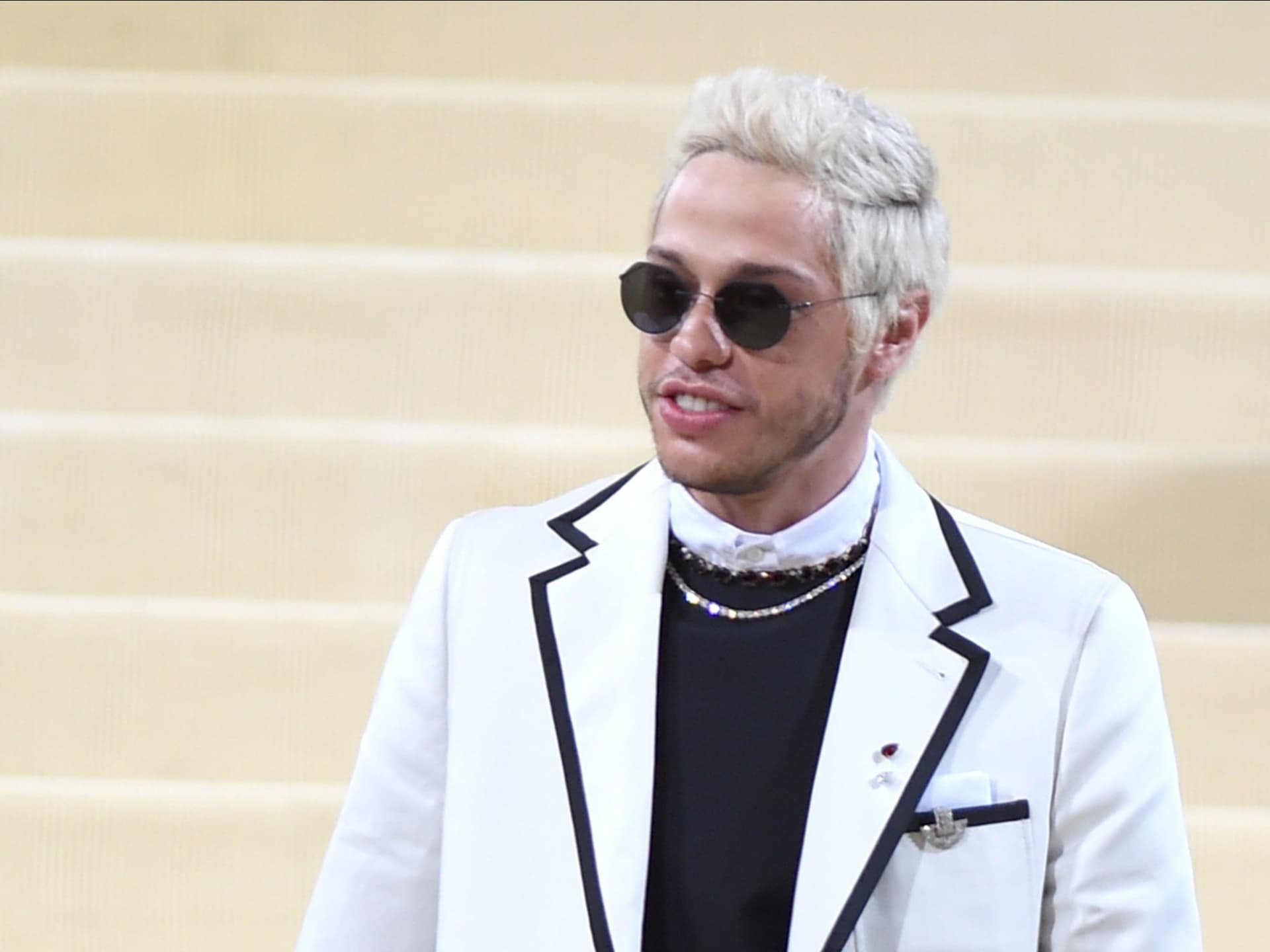 Pete Davidson ist nach einer Anklage wegen rücksichtslosem Fahren zu 50 Stunden...