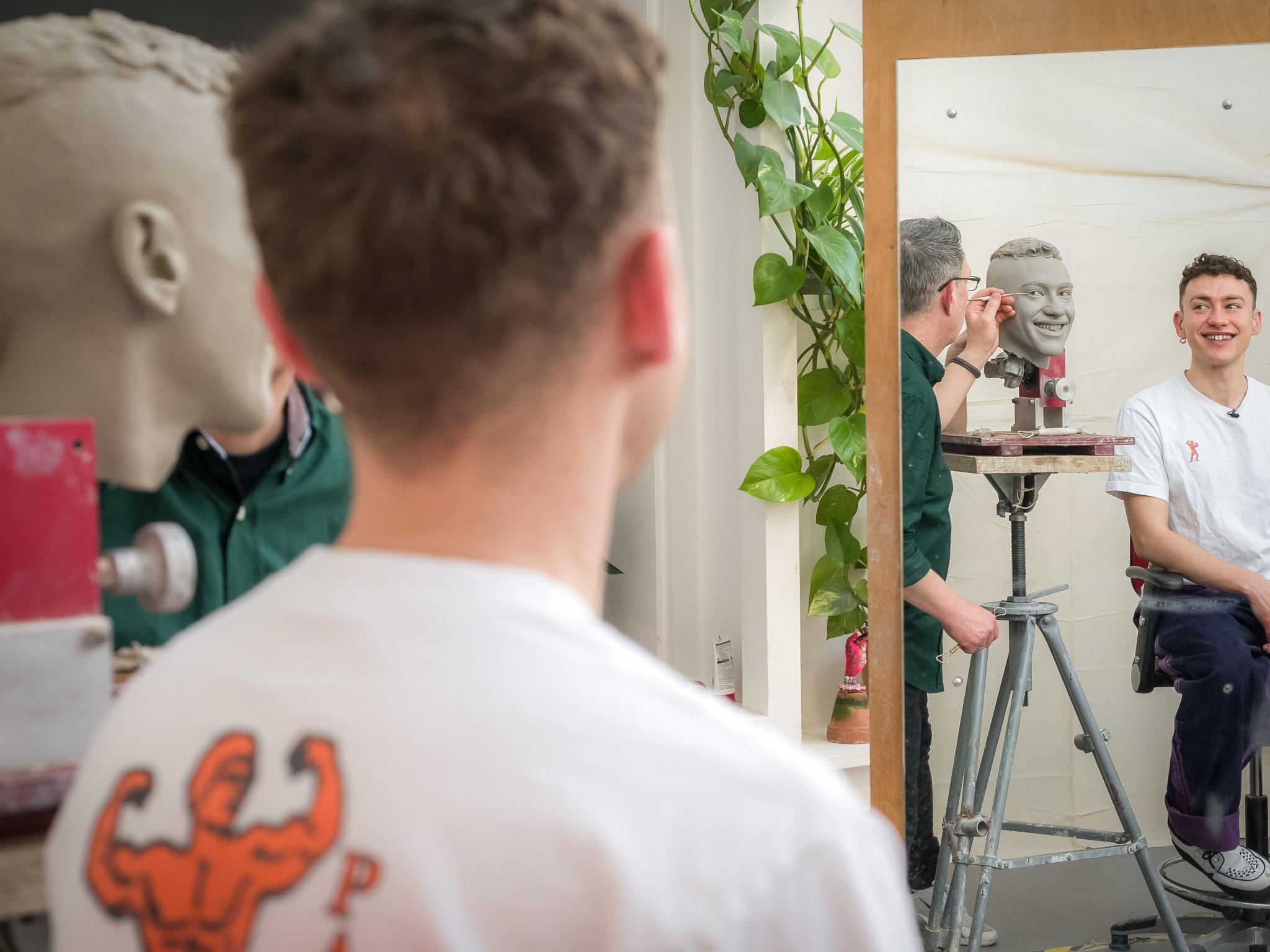Olly Alexander ist der neueste Star, der bei Madame Tussauds London verewigt wird