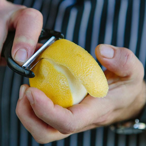 Oleo Saccharum: Ihre neue Geheimwaffe für bessere Cocktails 