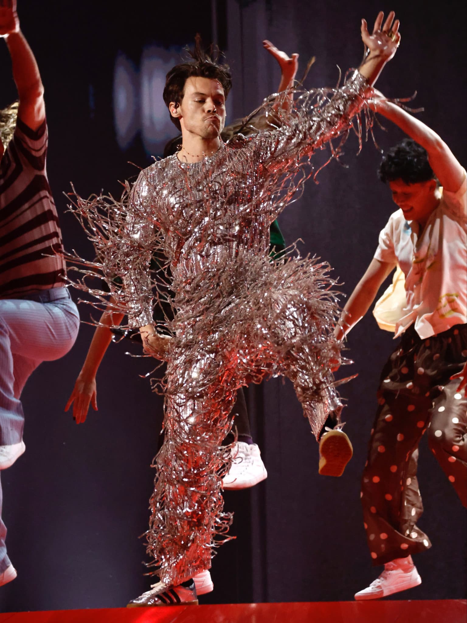 Harry Styles gehört zu den Stars, die vor kurzem bei einem Konzert von einem fliegenden Objekt aus dem Publikum getroffen wurden