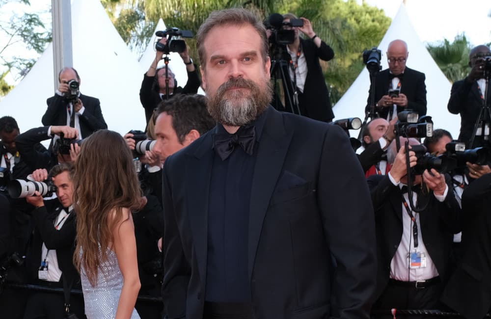 David Harbour: Rückkehr als Weihnachtsmann in 'Violent Night 2'