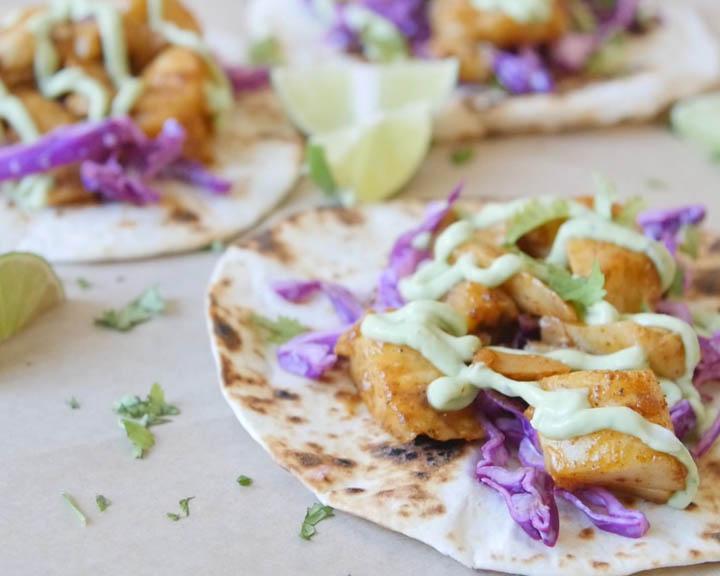 Playboy Lifestyle - Kochen und Genießen Spezial - Sandwich mit Baja-Fisch-Tacos mit Avocado-Creme selbst gemacht