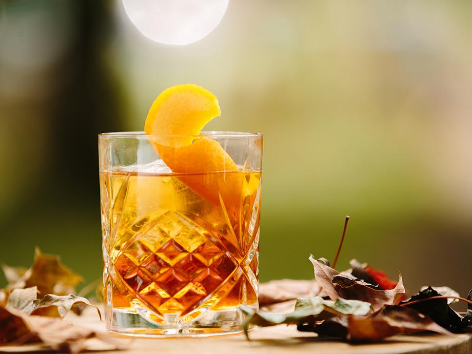Autumn Leaves, ein Cocktail aus Apfelbrand und Whiskey