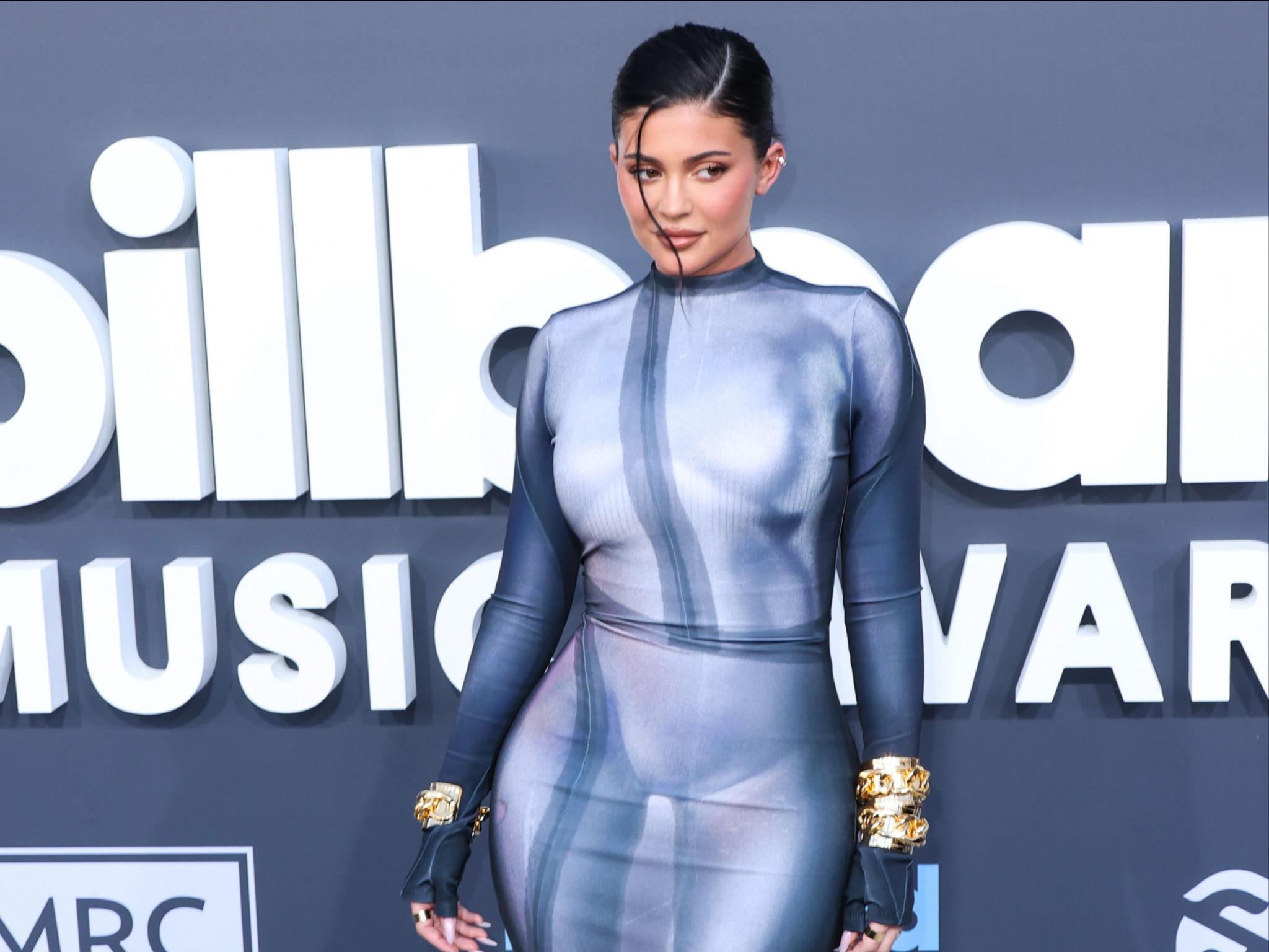 Kylie Jenner litt nach ihrer ersten Schwangerschaft ein Jahr lang unter einer postnatalen Depression