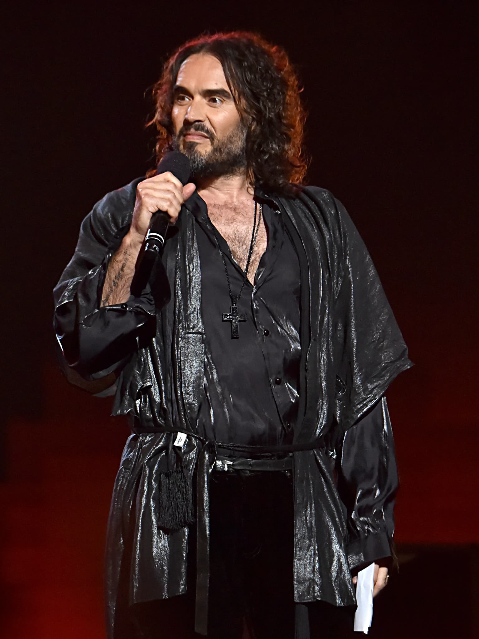 Russell Brand wird vorgeworfen, sich im Rahmen seiner BBC-Radiosendung vor einer Frau entblößt und anschließend darüber gelacht zu haben