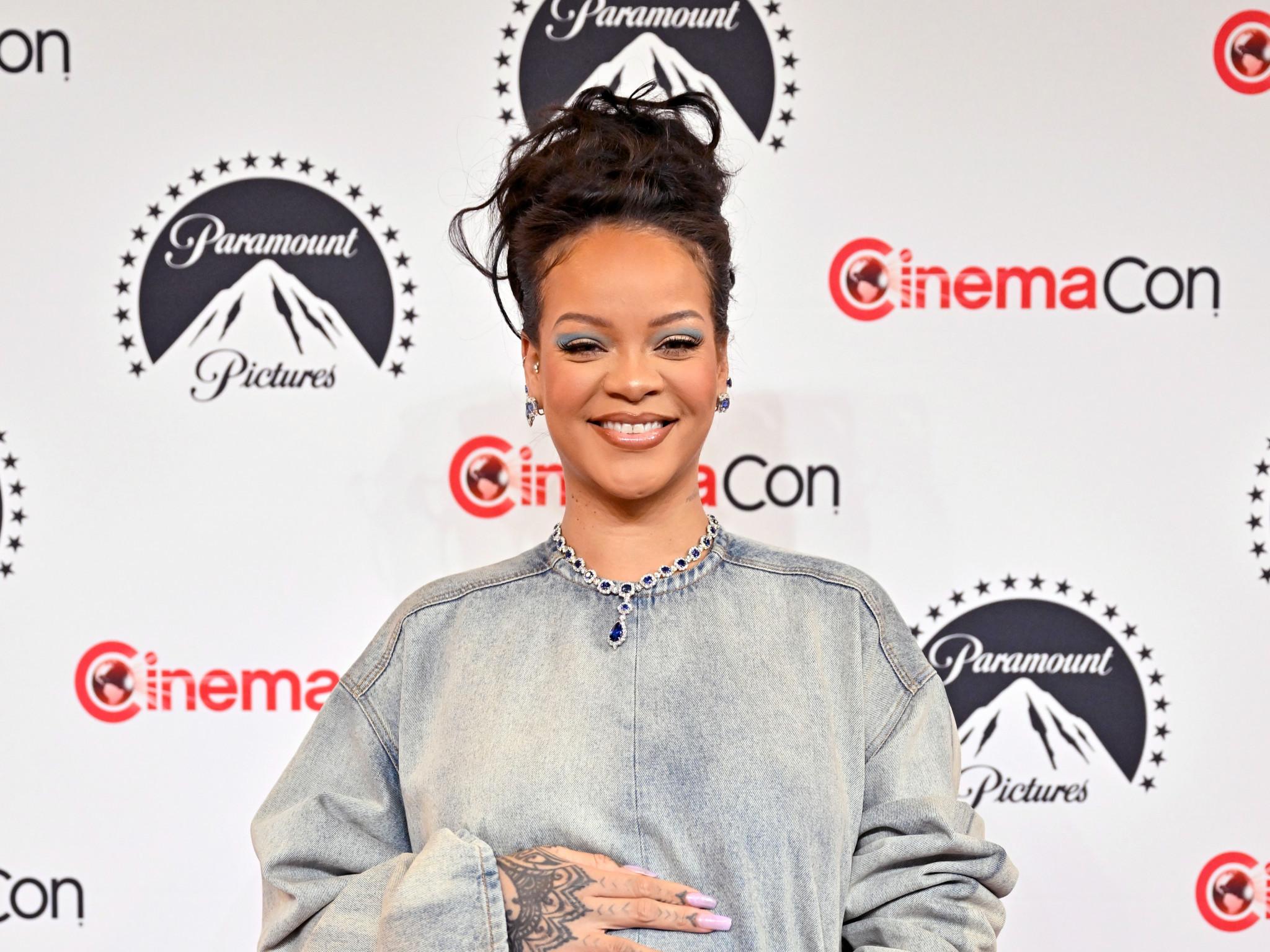 Rihanna: Hochschwanger im Zigarettenrauch