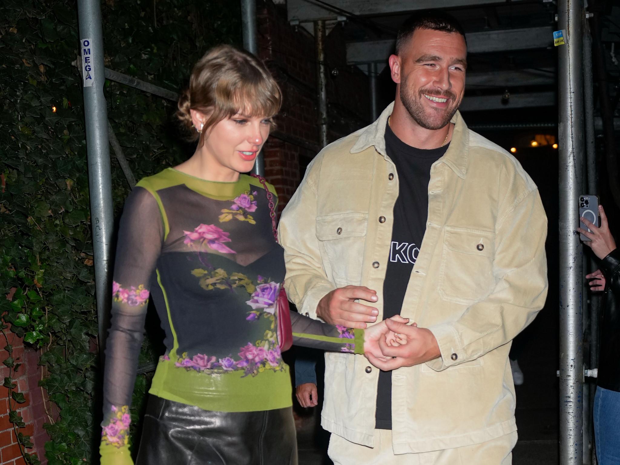 Taylor Swift und ihre Eltern feierten Weihnachten Berichten zufolge mit Travis Kelce und seinem Vater