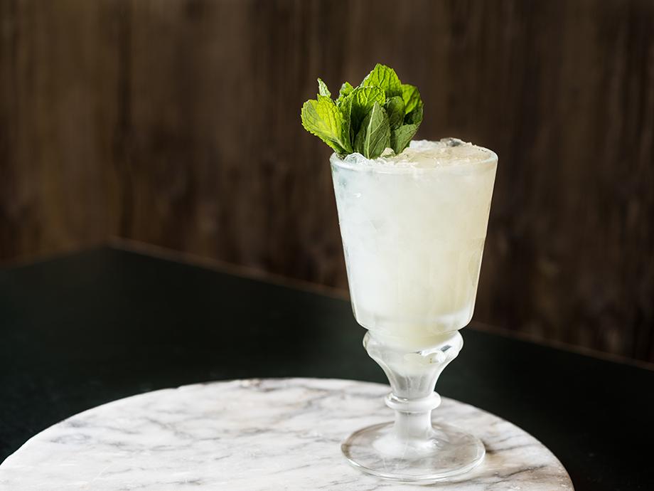 Lasst uns Absinth zum Frühstück trinken