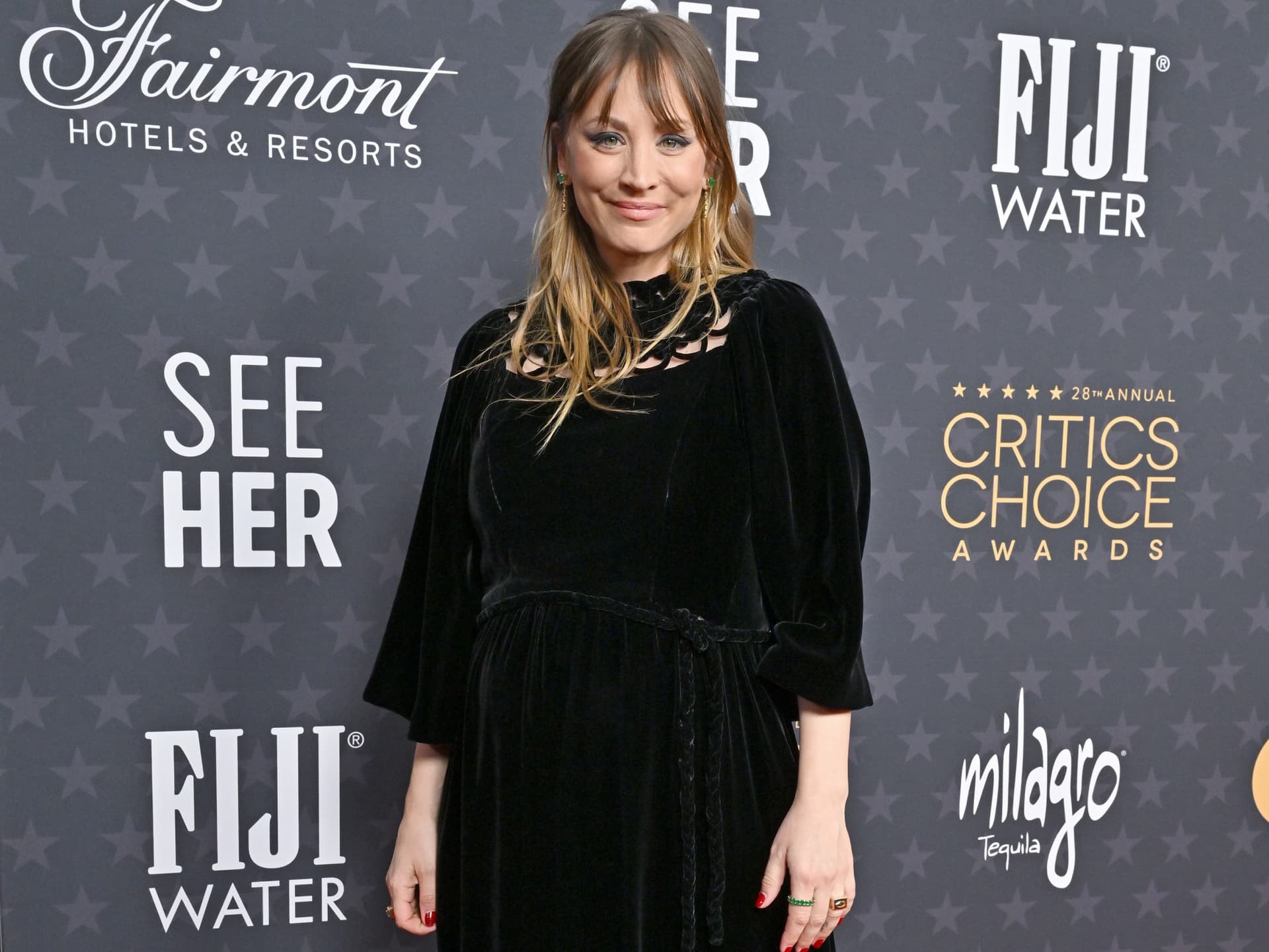 Kaley Cuoco: Das Muttersein hat ihre Schönheitsroutine nicht verändert