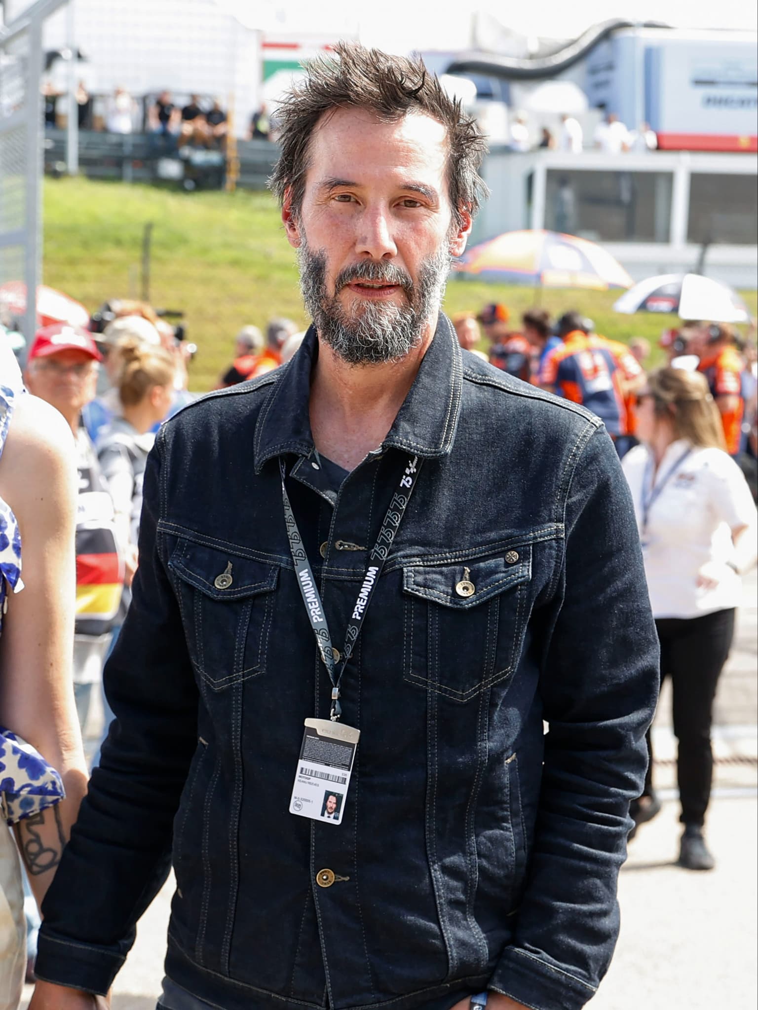 Keanu Reeves gesteht, dass er sich während der Stunts für ,John Wick‘ übergeben hat.