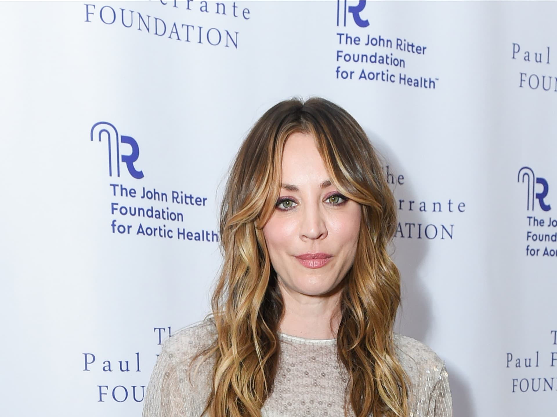 Kaley Cuoco fordert dazu auf, Mütter, die einfach ihr Bestes geben, nicht...