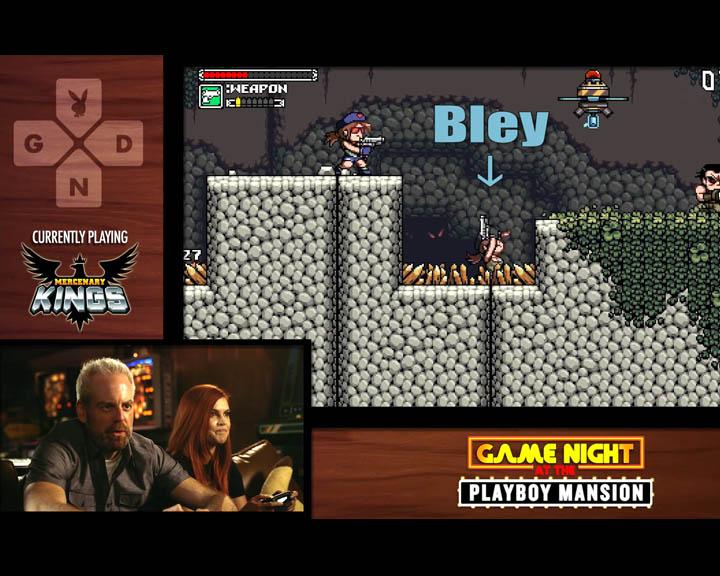 Playboy Lifestyle (Gamer Next Door): Aaron Bleyeart macht einen Zwischenstop in der Playboy Mansion um mit Pamela Horton und Amelia Talon eine Runde "Mercenary Kings" auf der Playstation 4 zu spielen